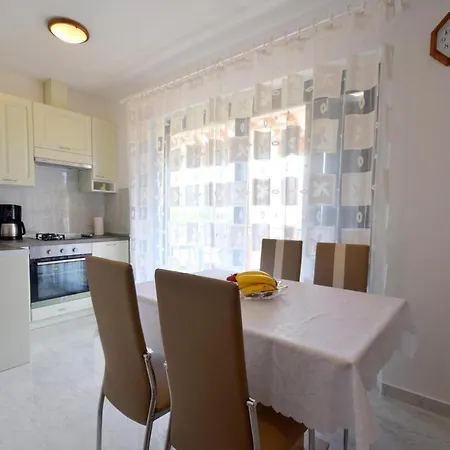 Biserka Apartment *