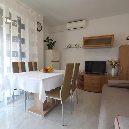 Biserka Apartment Malinska