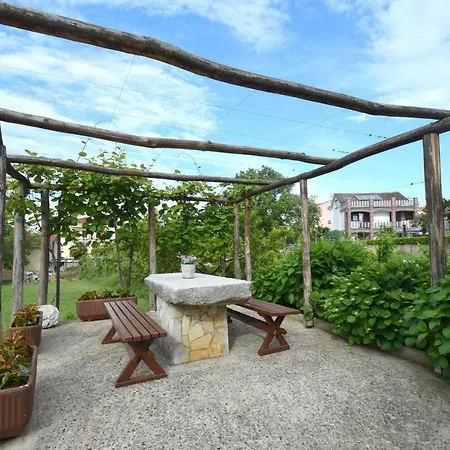 Apartment Biserka Malinska